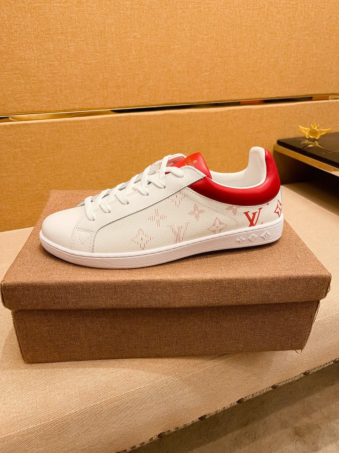 Men's shoes💰 380💰🔥[LV]🔥Louis Vuitton, high-end men's shoes brand, official website 1:1 latest masterpiece: the upper is made of Italian imported first-layer cowhide with a comfortable and breathable lining➕original non-slip and wear-resistant outsole🔥, making walking more convenient and comfortable! An exclusive new model, a stunning work, a beautiful 1:1 replica [color] compared to the official quality! Create a fashionable personality to set off your uniqueness! A must-have for trendy men! Classic🔥Size: 38-44 Color: 🔥Multiple colors available🔥